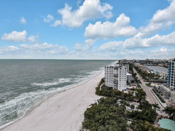 Spacious 3-Bedroom Condo in Naples - Renovated Resort-Style Amenities